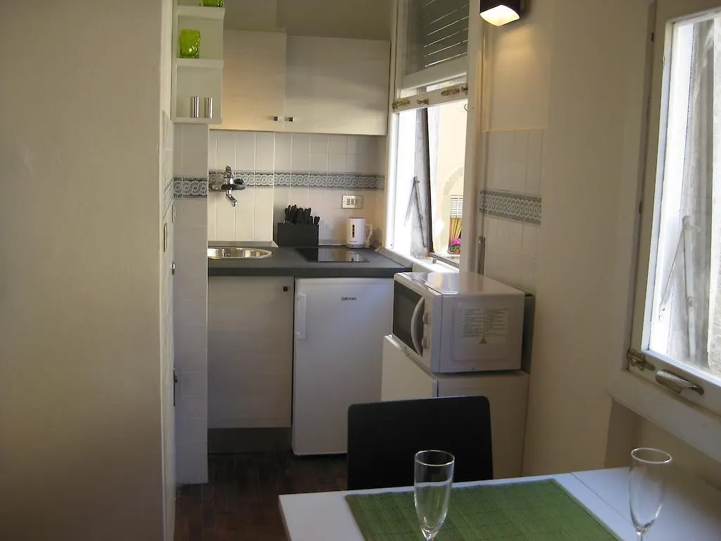 Ponte Vecchio Studio Apartment Florence
